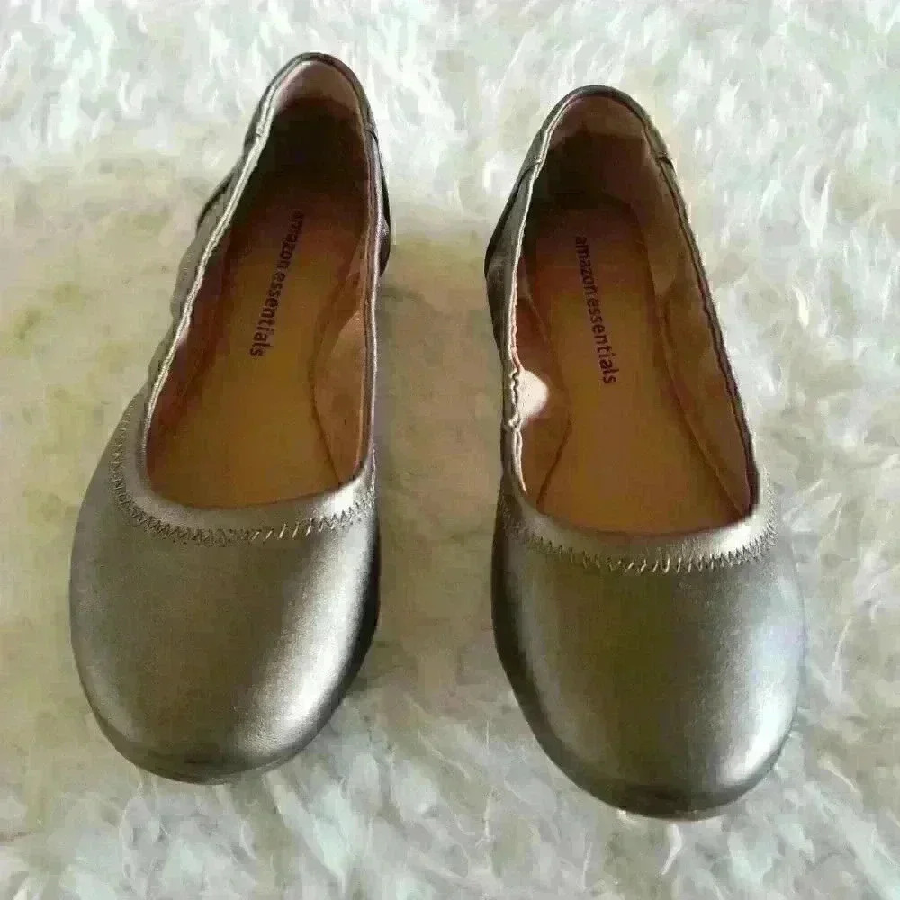 Essentials Women's Flat - Picture 2 of 7